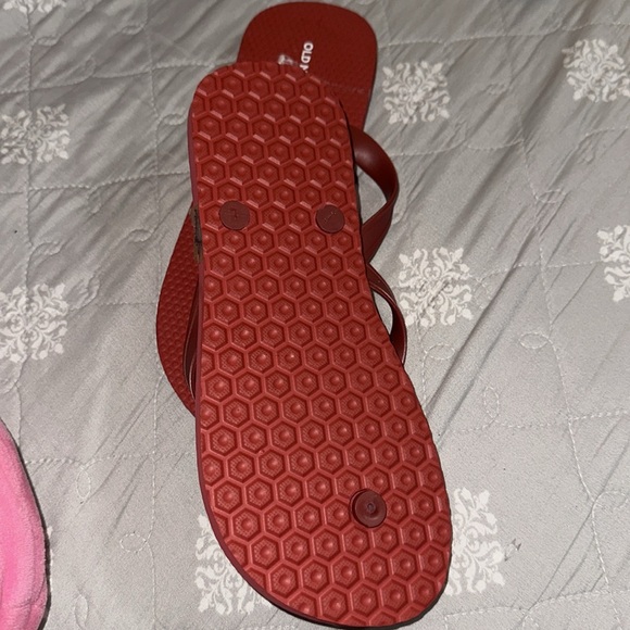 Old Navy gold flip flops size 5/6 nwot - Picture 4 of 4